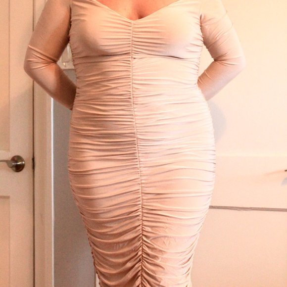Club L London Plus sweetheart ruched midi dress - Picture 6 of 6